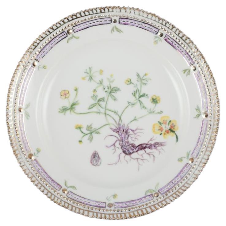 Royal Copenhagen. Plato de almuerzo Flora Danica de porcelana. Fechado en 1949