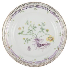 Royal Copenhagen. Plato de almuerzo Flora Danica de porcelana. Fechado en 1949