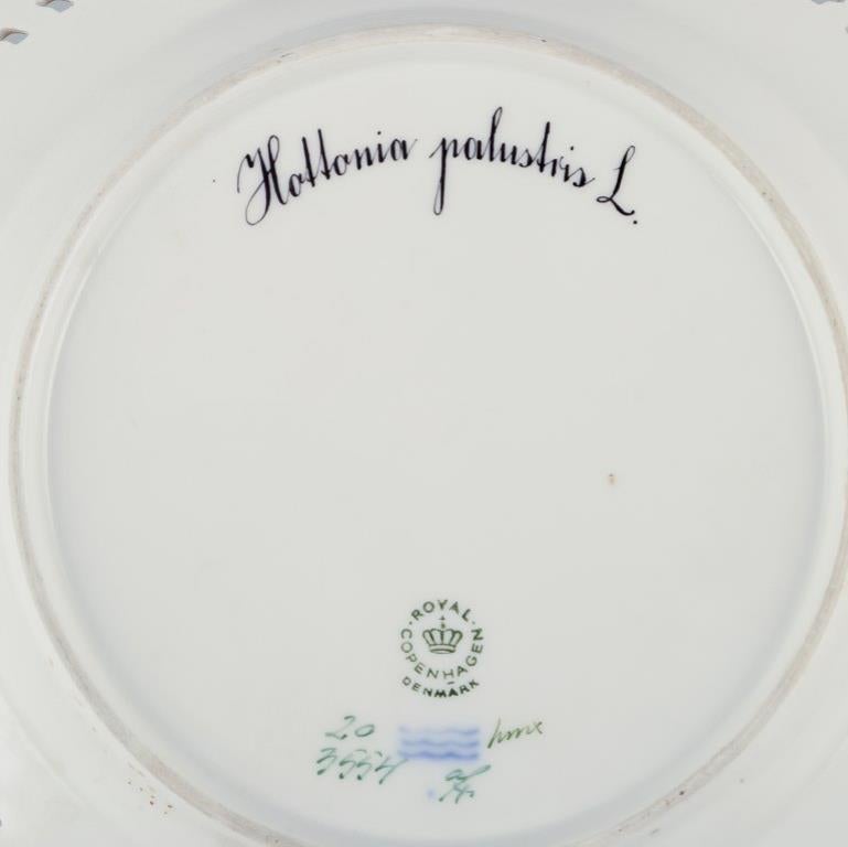 Plato de almuerzo calado Flora Danica de Royal Copenhagen, de porcelana pintada a mano. mediados del siglo XX en venta