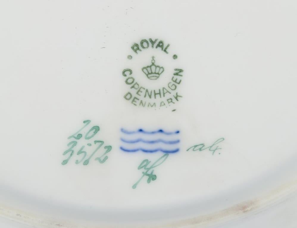 Plato de almuerzo Flora Danica de Royal Copenhagen en porcelana con flores Porcelana en venta