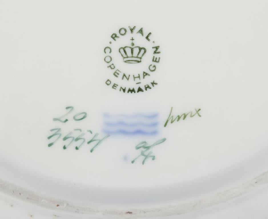 Plato de almuerzo calado Flora Danica de Royal Copenhagen, de porcelana pintada a mano. Porcelana en venta