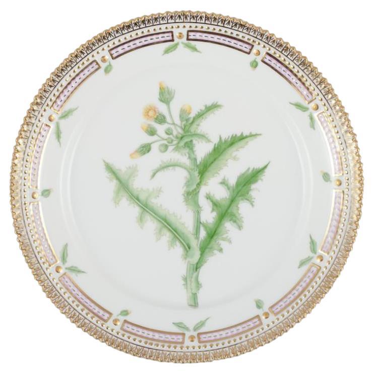 Plato de almuerzo Flora Danica de Royal Copenhagen en porcelana con flores en venta