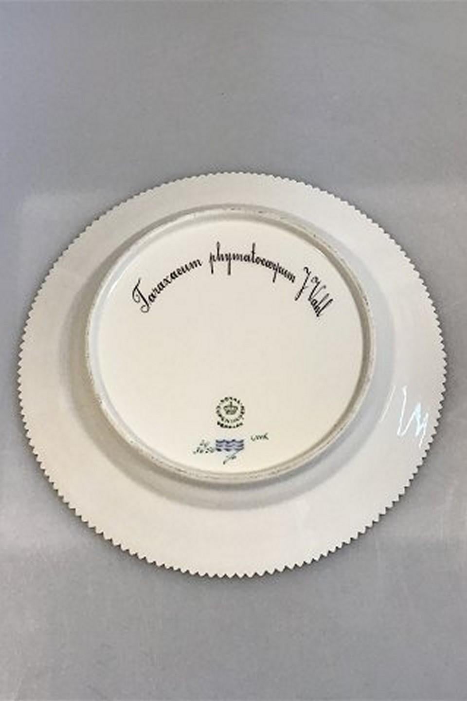 Neoclassical Royal Copenhagen Flora Danica Lunch Plate No 20/3550 For Sale