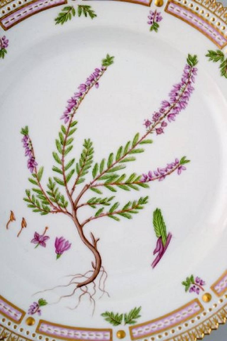 Royal Copenhagen Flora Danica lunch plate number 20/3550.
Measures: 22.5 cm. in diameter.
1st. factory, in perfect condition.