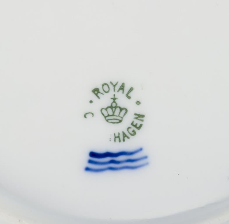 Dipinto a mano Royal Copenhagen Flora Danica. Piatto da pranzo traforato in porcellana dipinta a mano.