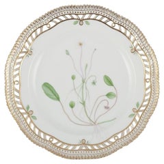 Plato de almuerzo calado Flora Danica de Royal Copenhagen, de porcelana pintada a mano.