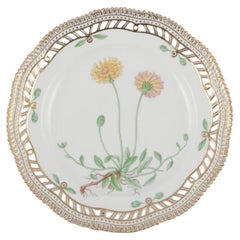 Plato de almuerzo calado Flora Danica de Royal Copenhagen en porcelana. 1958