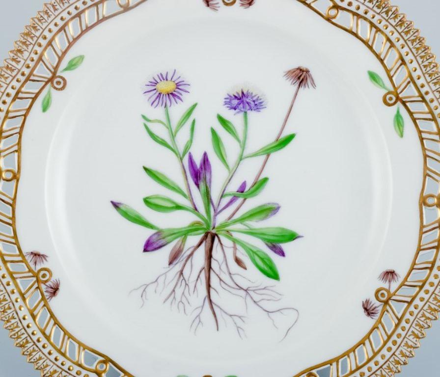 Royal Copenhagen, Flora Danica, openwork lunch plate in porcelain.
hand painted.
Model number 20/3554
1920/30s.
First factory quality.
Stamped.
In perfect condition.
Measurements: D 22.5 cm.