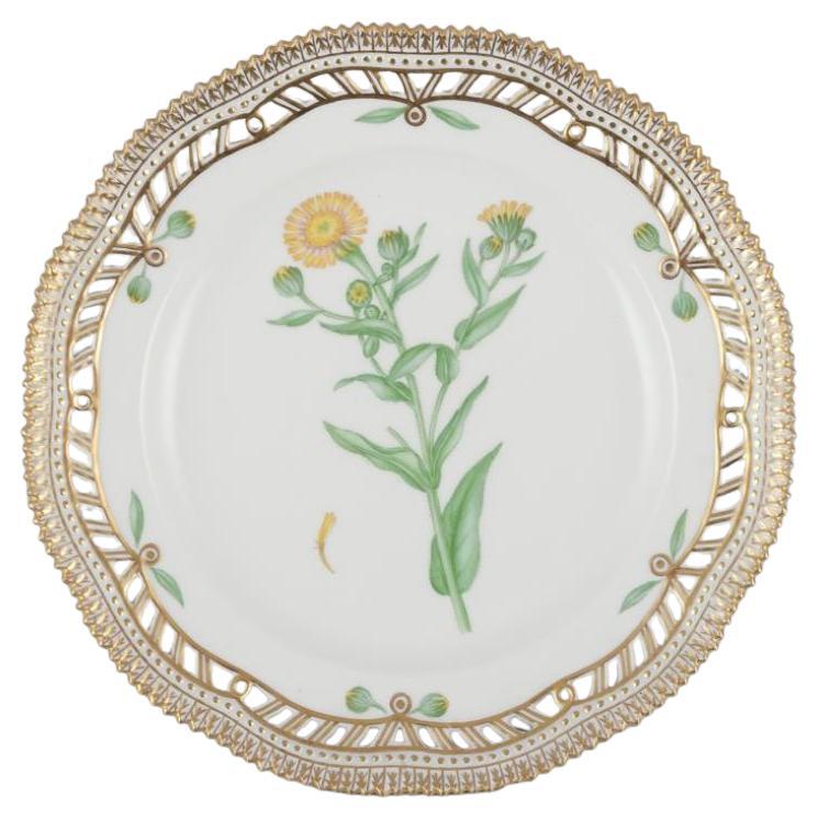 Plato de almuerzo calado con flores Flora Danica de Royal Copenhagen.