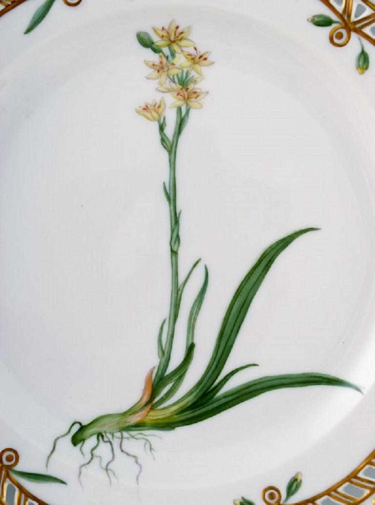 Royal Copenhagen Flora Danica assiette ajourée # 20/3554.
23 cm. de diamètre.
1ère qualité d'usine. 
En parfait état.
Estampillé.