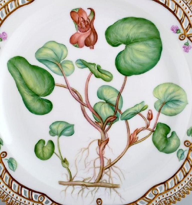 Royal Copenhagen flora Danica openwork plate #361 with original box.
29 cm. in diameter.
1. Quality, in perfect condition.