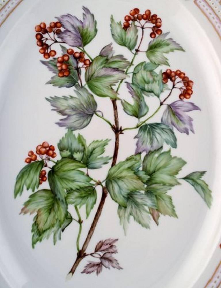 Royal Copenhagen flora Danica oval serving dish # 20/3519.
Measures 44 cm. x 33 cm.
Second assortment, perfect condition.
Marked, dated 1933.