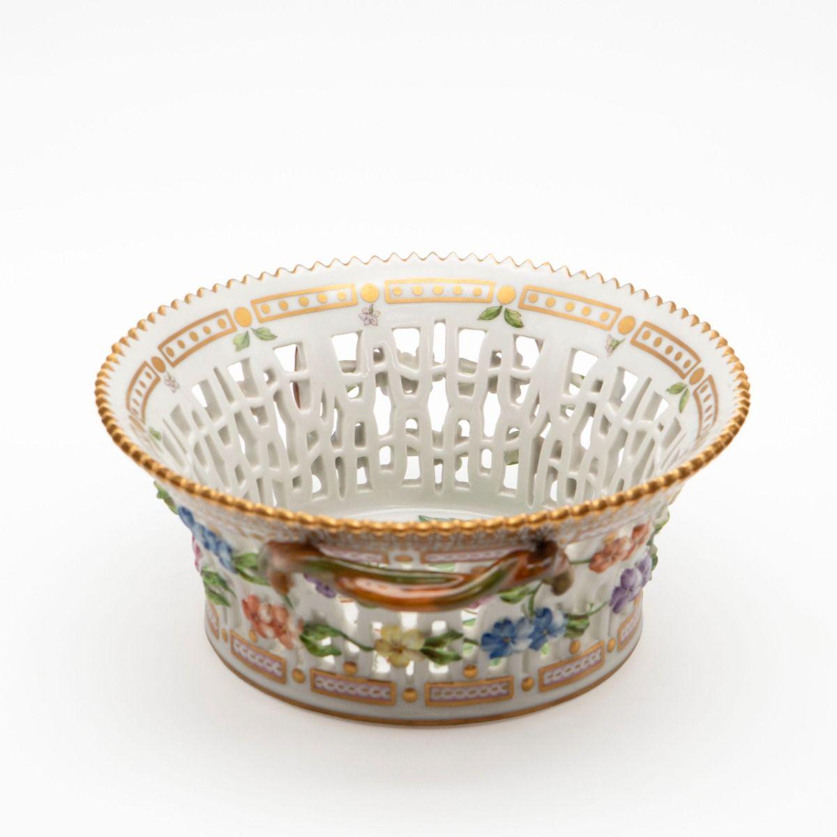 Royal Copenhagen Flora Danica Pierced Fruit Bowl with Handles, Ribes Rubrum L. In Excellent Condition For Sale In Kastrup, DK