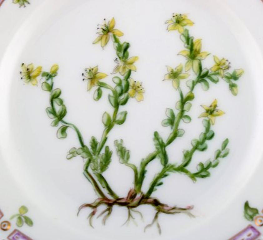 Royal Copenhagen. 'Flora Danica' plate, decorated with flowers in color and gold.
Measures: Diameter 14.2 cm.
1st factory quality. In perfect condition.