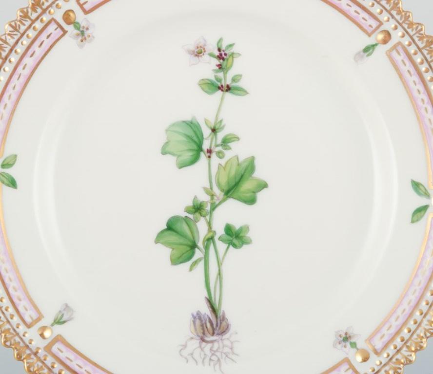 Royal Copenhagen Flora Danica plate. Hand-painted. 24-carat gold leaf.
Model 20/3552
Dated: 1968
Marked.
In perfect condition.
First factory quality.
Dimensions: Diameter 14.0 cm.