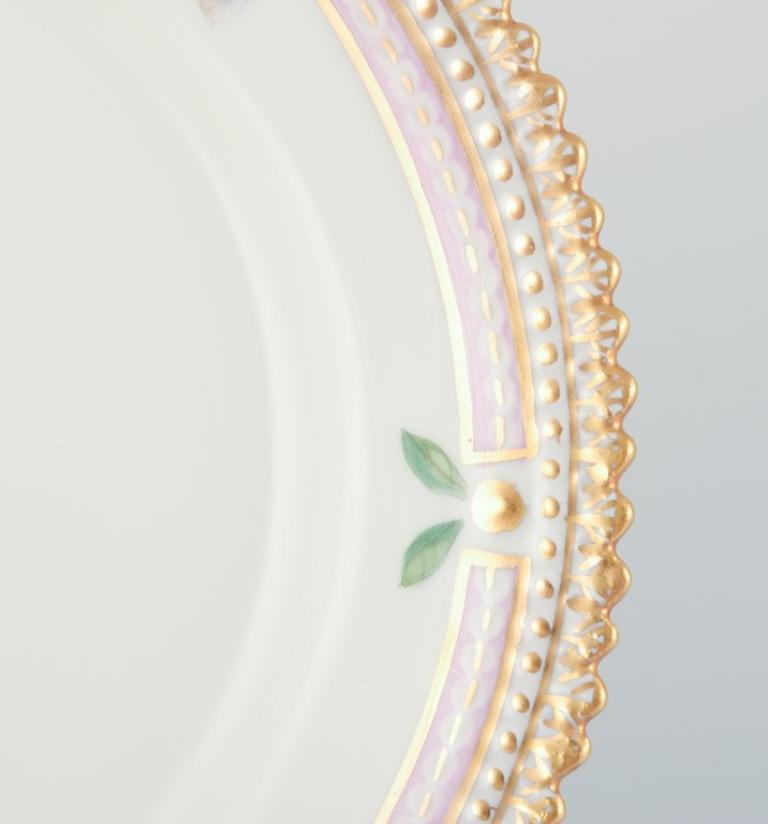 Neoclassical Royal Copenhagen Flora Danica plate. Hand-painted porcelain.