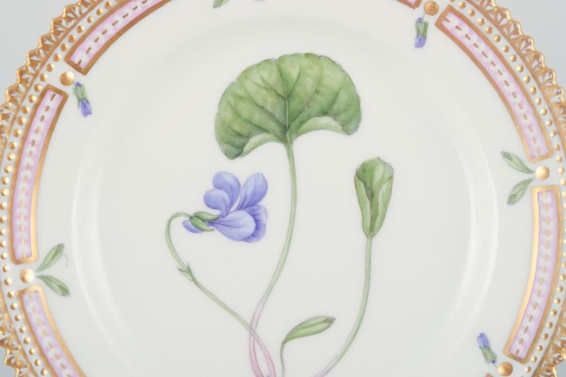 Neoclassical Royal Copenhagen Flora Danica plate in porcelain. Dated 1968
