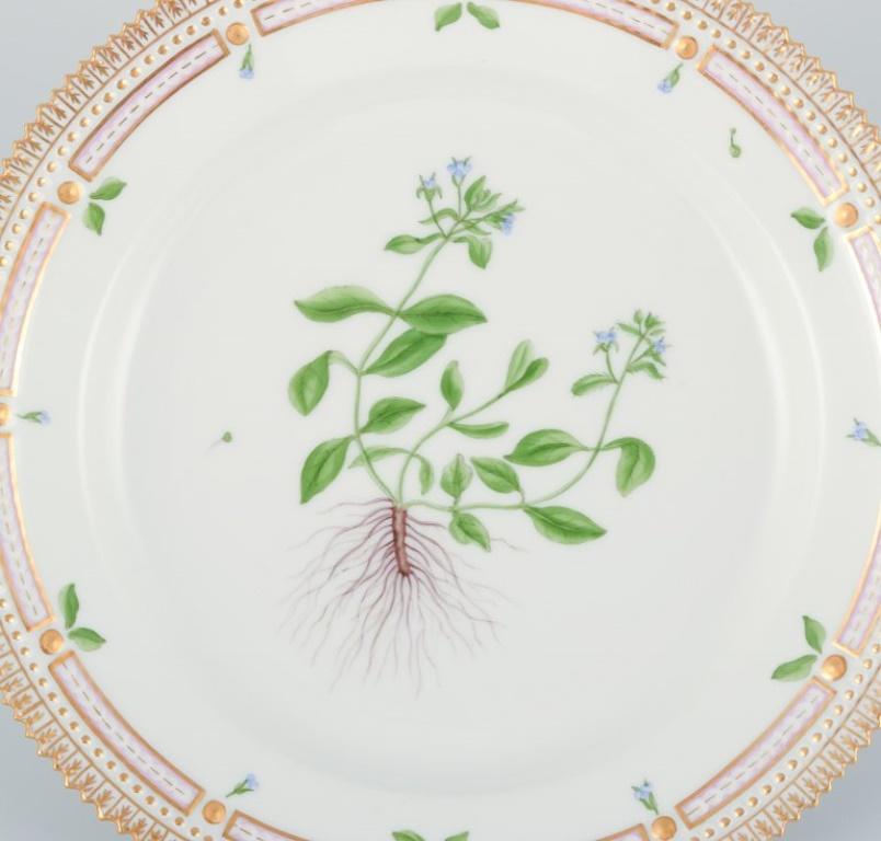 Royal Copenhagen Flora Danica plate. Hand-painted. 24-carat gold leaf.
Model 20/3550
Dated: 1964
Marked.
In perfect condition.
First factory quality.
Dimensions: Diameter 22.0 cm. x Height 3.2 cm.