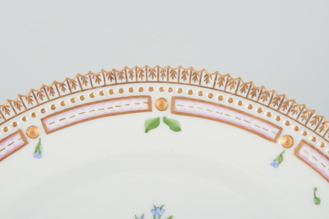 Hand-Painted Royal Copenhagen Flora Danica plate in porcelain. Hand-painted. 