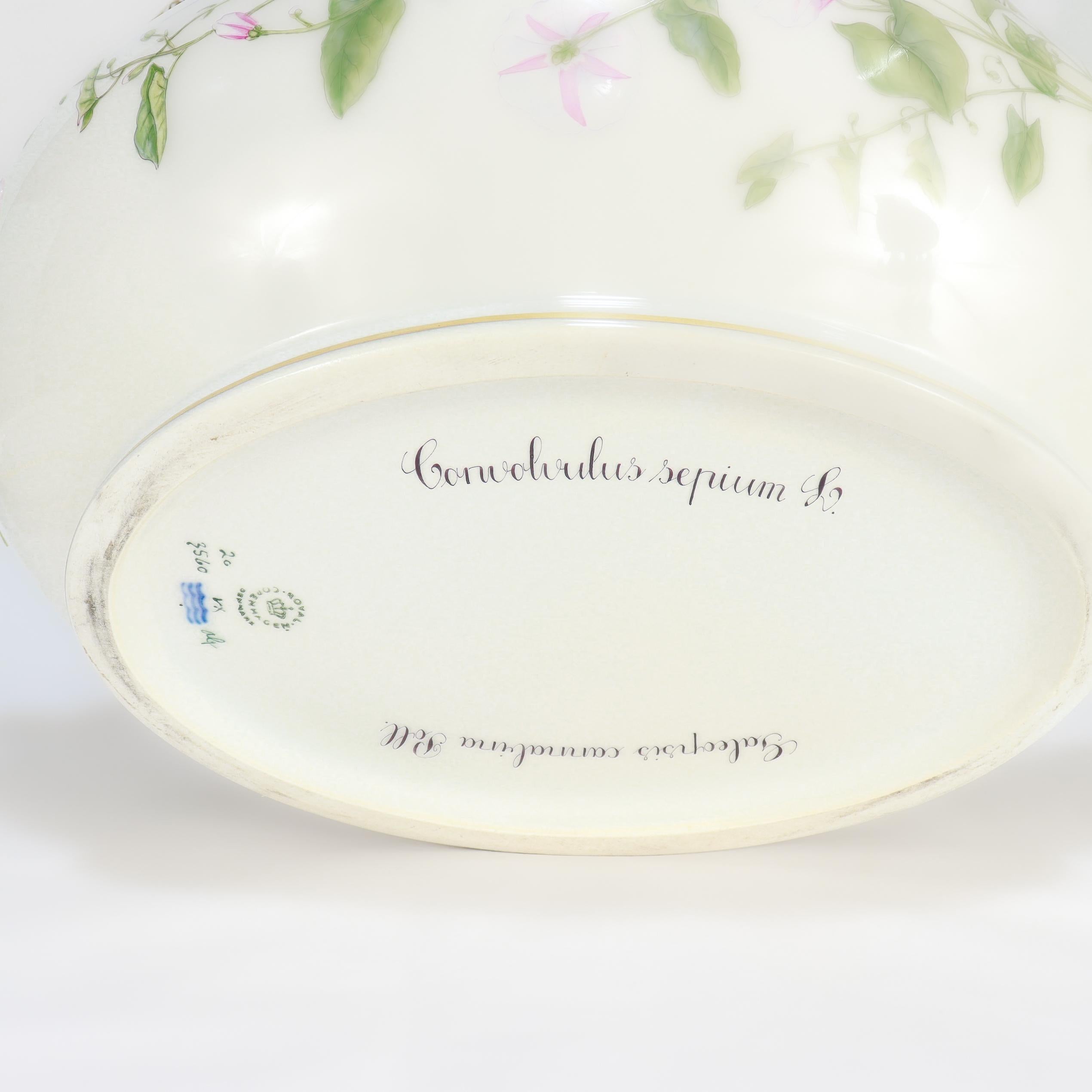 Royal Copenhagen 'Flora Danica' Porcelain 5 Qt. Large Tureen & Underplate no. 35 For Sale 3