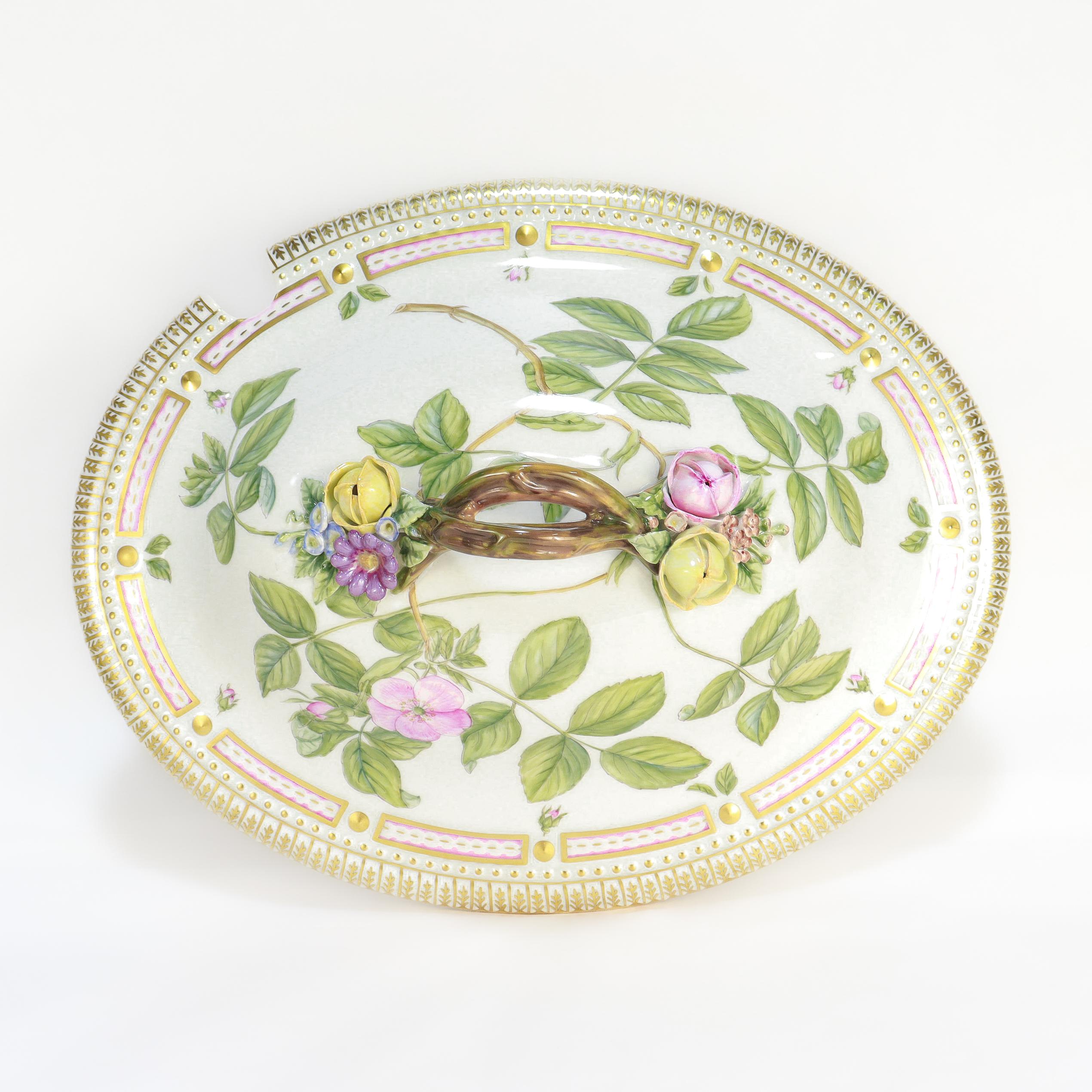 Royal Copenhagen 'Flora Danica' Porcelain 5 Qt. Large Tureen & Underplate no. 35 For Sale 11