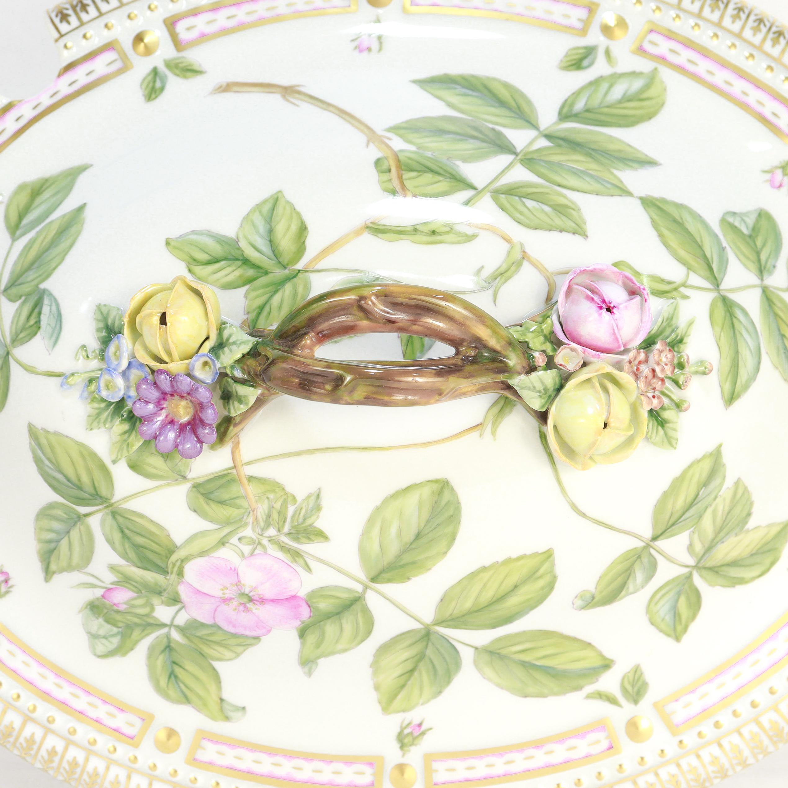 Royal Copenhagen 'Flora Danica' Porcelain 5 Qt. Large Tureen & Underplate no. 35 For Sale 12