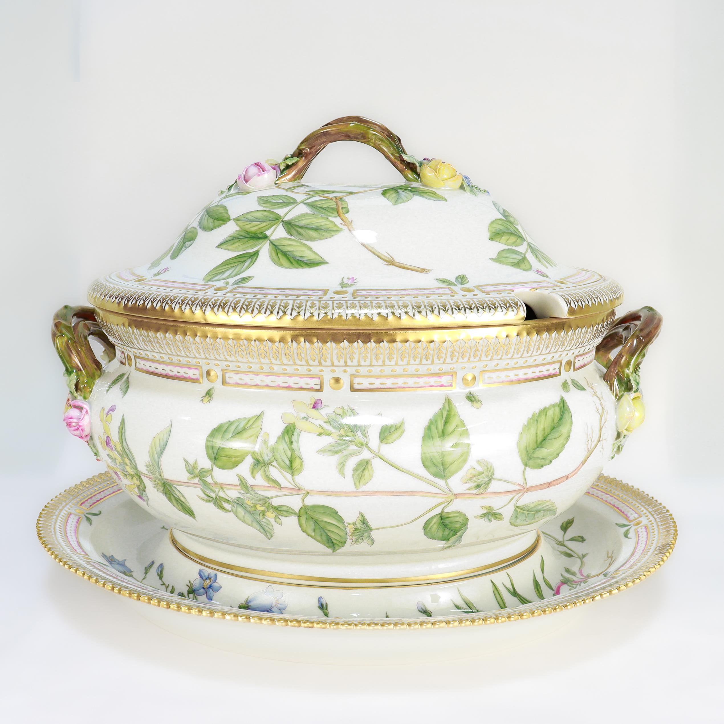 A fine, large Flora Danica porcelain tureen and underplate.

By Royal Copenhagen.

Pattern nos. 3560 (tureen) & 3561 (underplate/stand). 

From the Flora Danica Collection, Royal Copenhagen's renowned collection based on the Botanical Atlas of the