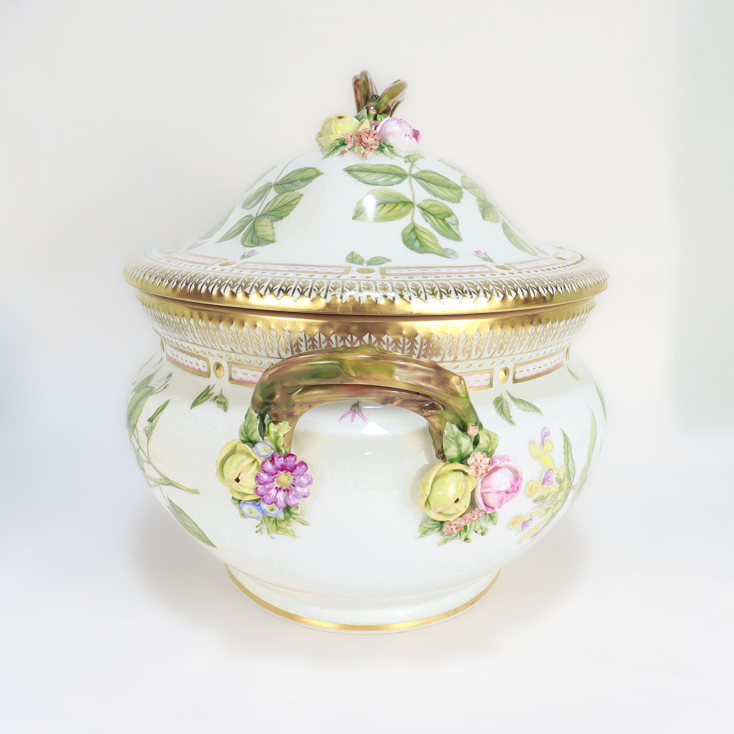 20th Century Royal Copenhagen 'Flora Danica' Porcelain 5 Qt. Large Tureen & Underplate no. 35 For Sale