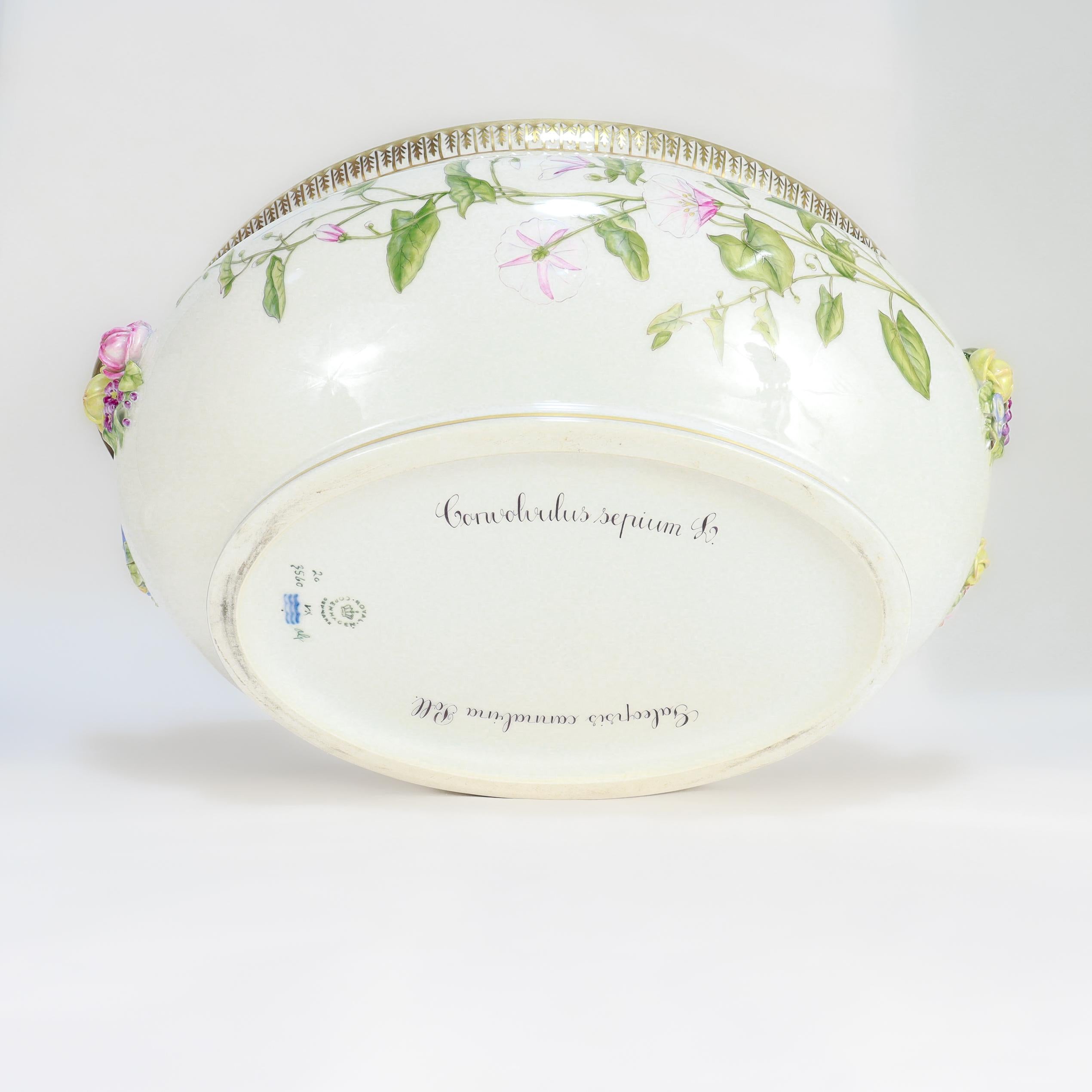 Royal Copenhagen 'Flora Danica' Porcelain 5 Qt. Large Tureen & Underplate no. 35 For Sale 2
