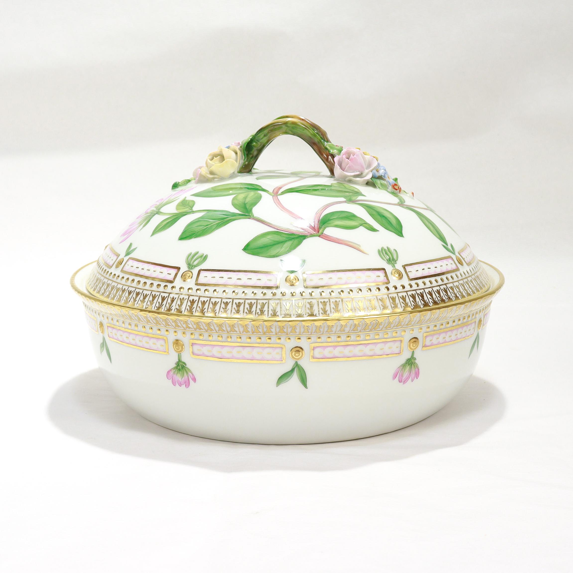 Danois Royal Copenhagen Flora Danica, plat à légumes rond couvert en porcelaine No. 3568