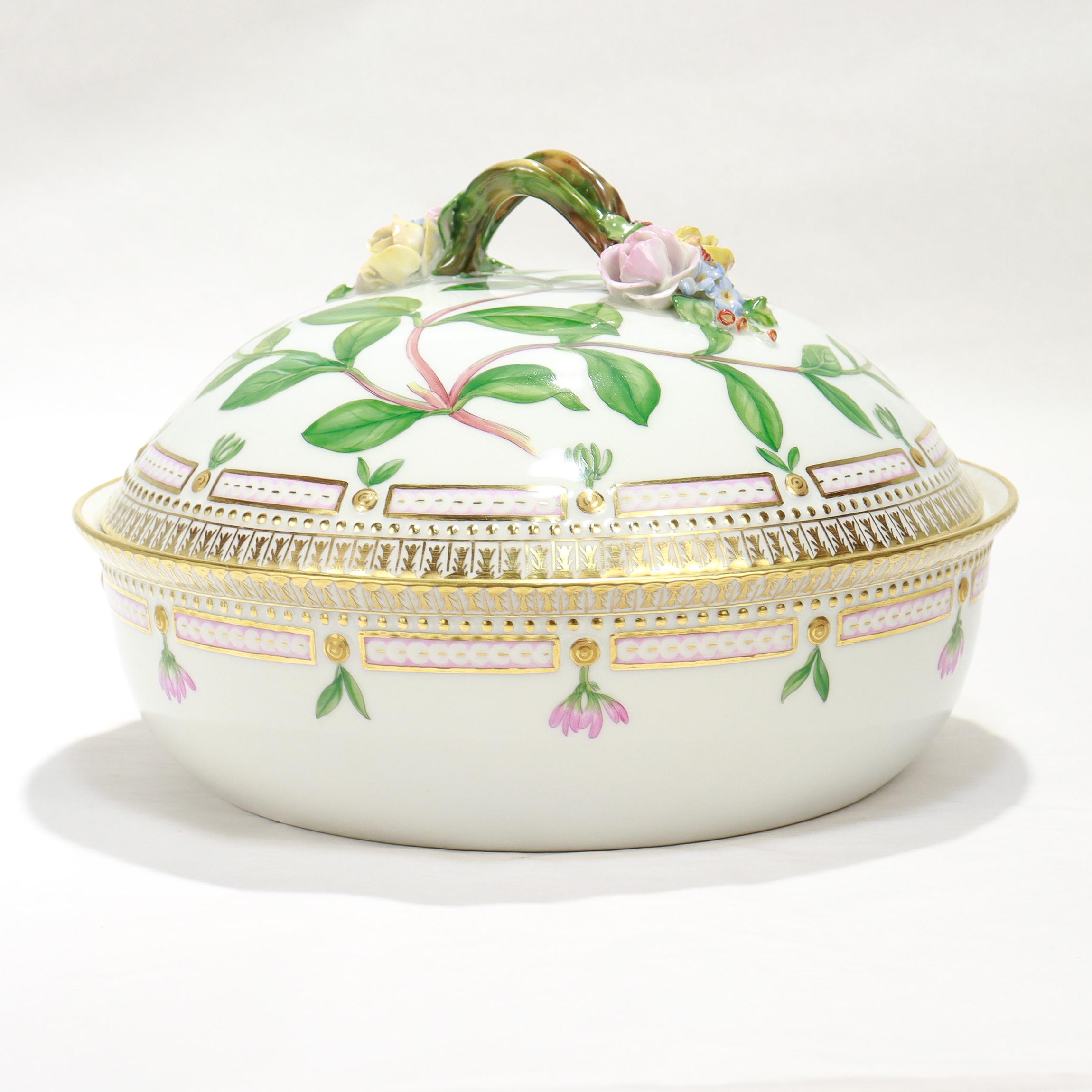 Royal Copenhagen Flora Danica, plat à légumes rond couvert en porcelaine No. 3568 Bon état à Philadelphia, PA