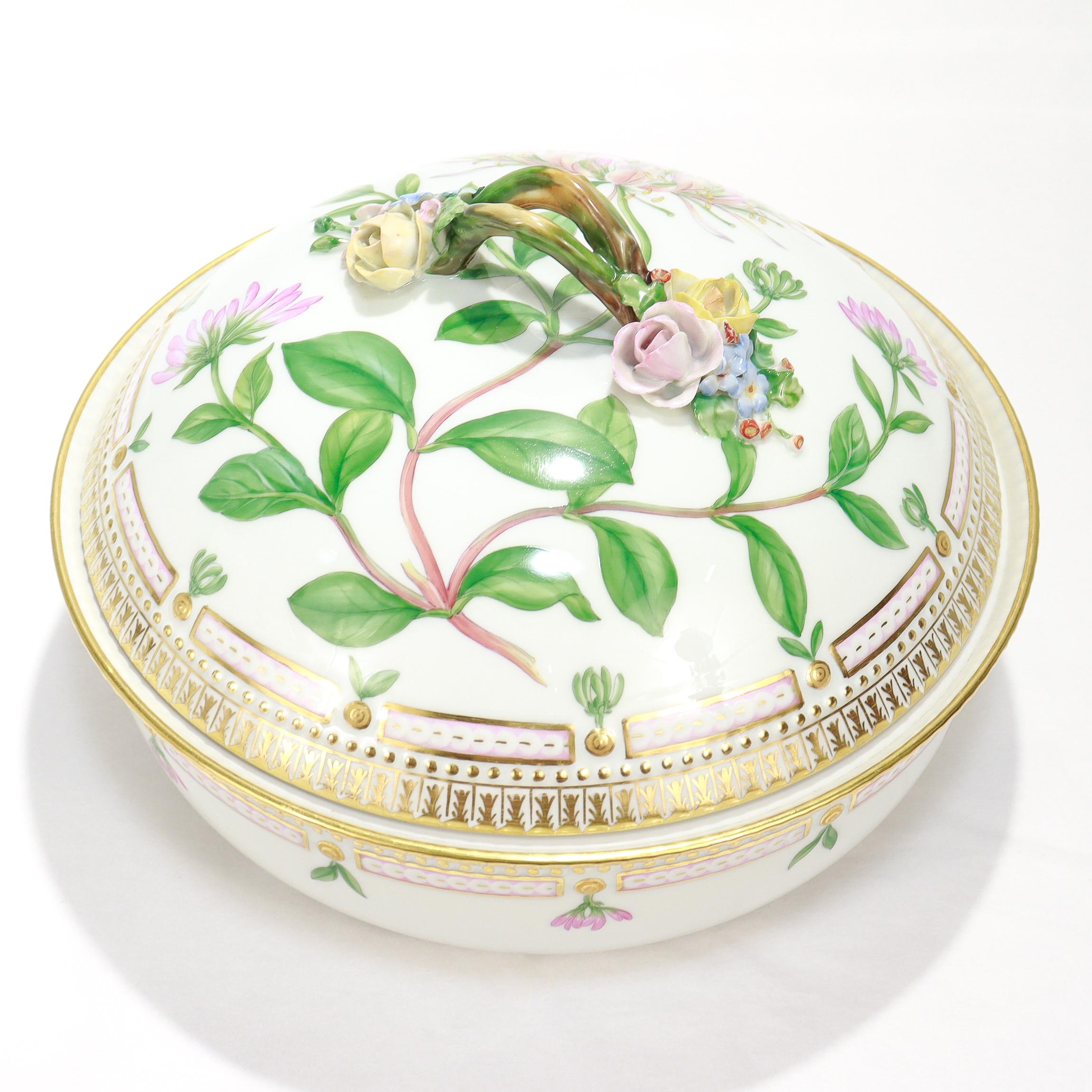 Porcelaine Royal Copenhagen Flora Danica, plat à légumes rond couvert en porcelaine No. 3568