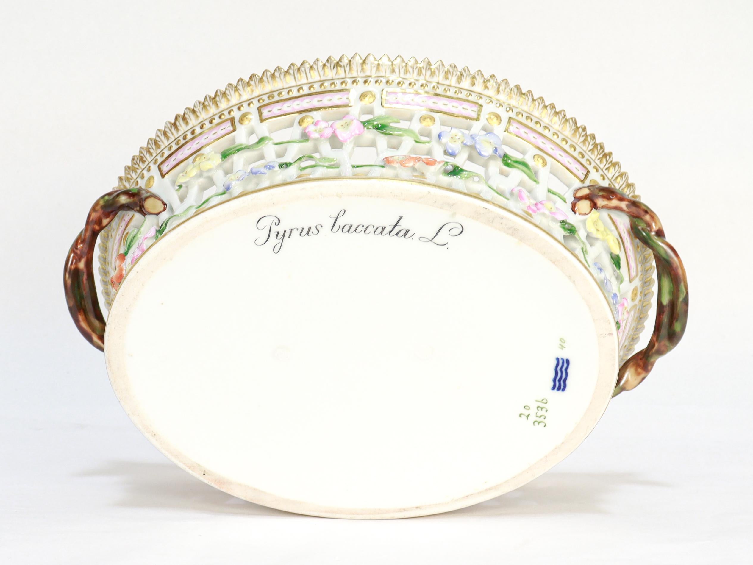 Royal Copenhagen Flora Danica Cesto di frutta e sottopiatto in porcellana n. 3536 e 3537 in vendita 4