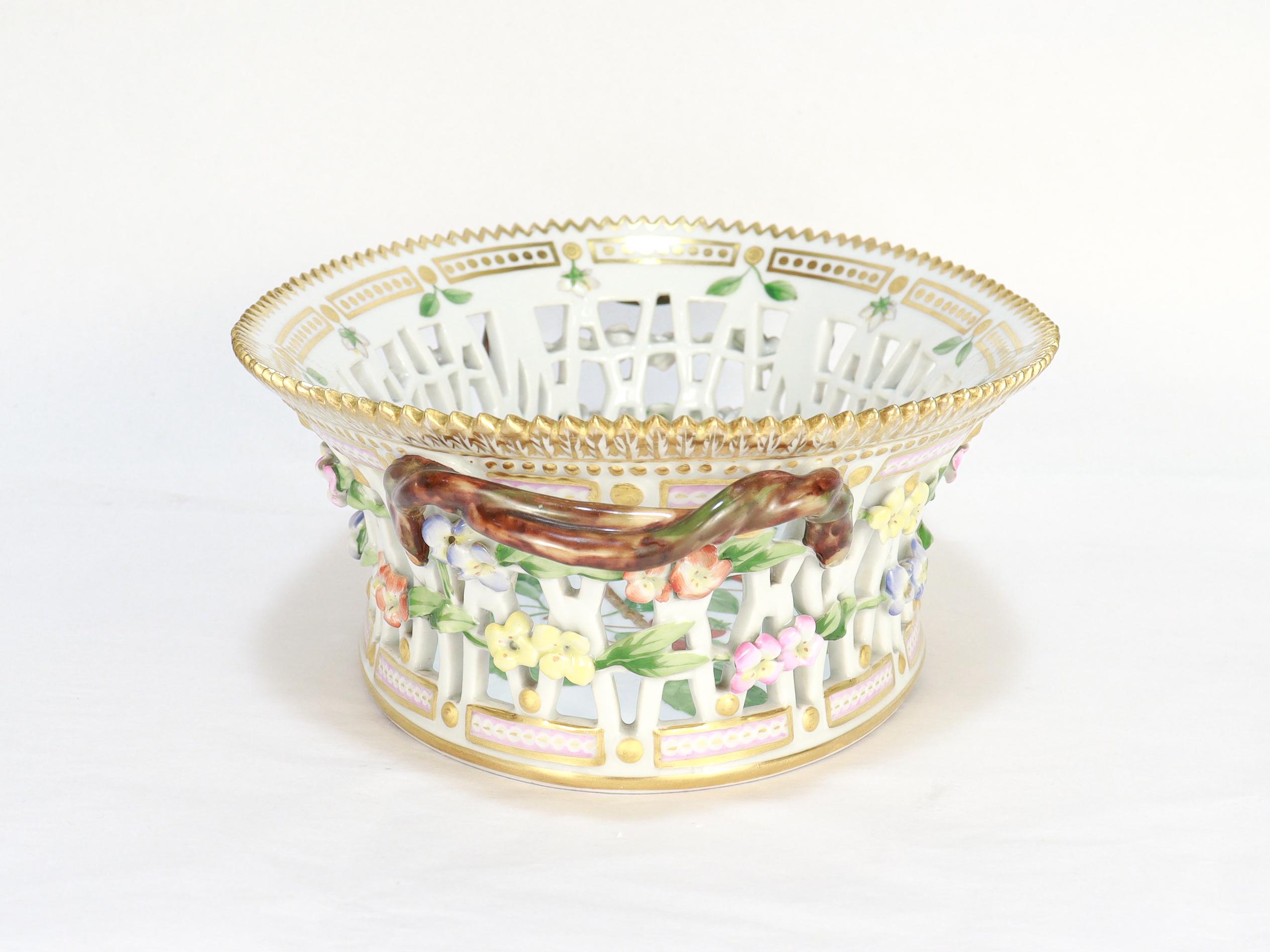Royal Copenhagen Flora Danica Cesto di frutta e sottopiatto in porcellana n. 3536 e 3537 in vendita 1