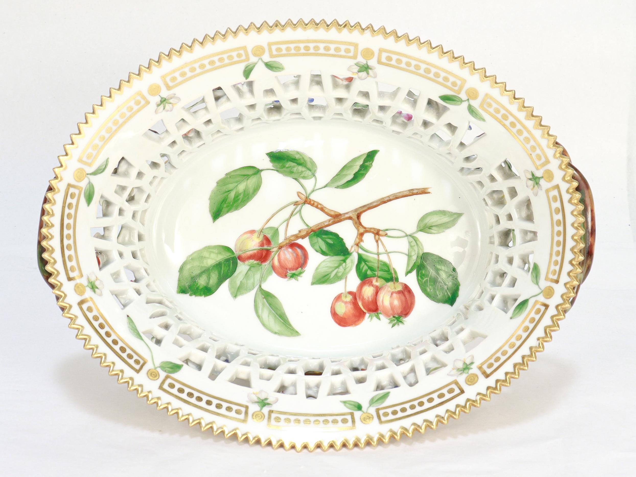 Royal Copenhagen Flora Danica Cesto di frutta e sottopiatto in porcellana n. 3536 e 3537 in vendita 2