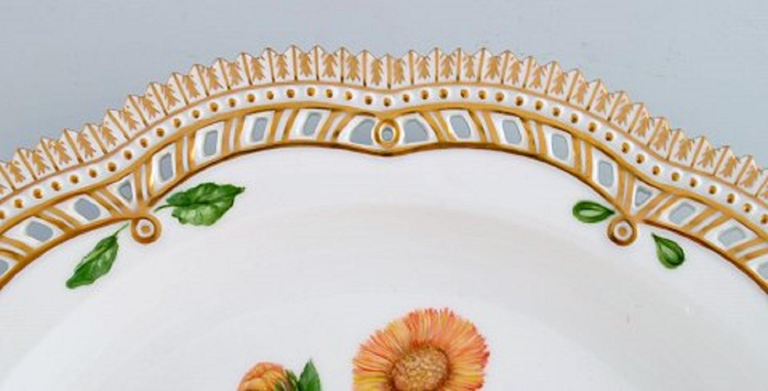 Neoclassical Royal Copenhagen Flora Danica, Round Dish or Dinner Plate with Pierced Border