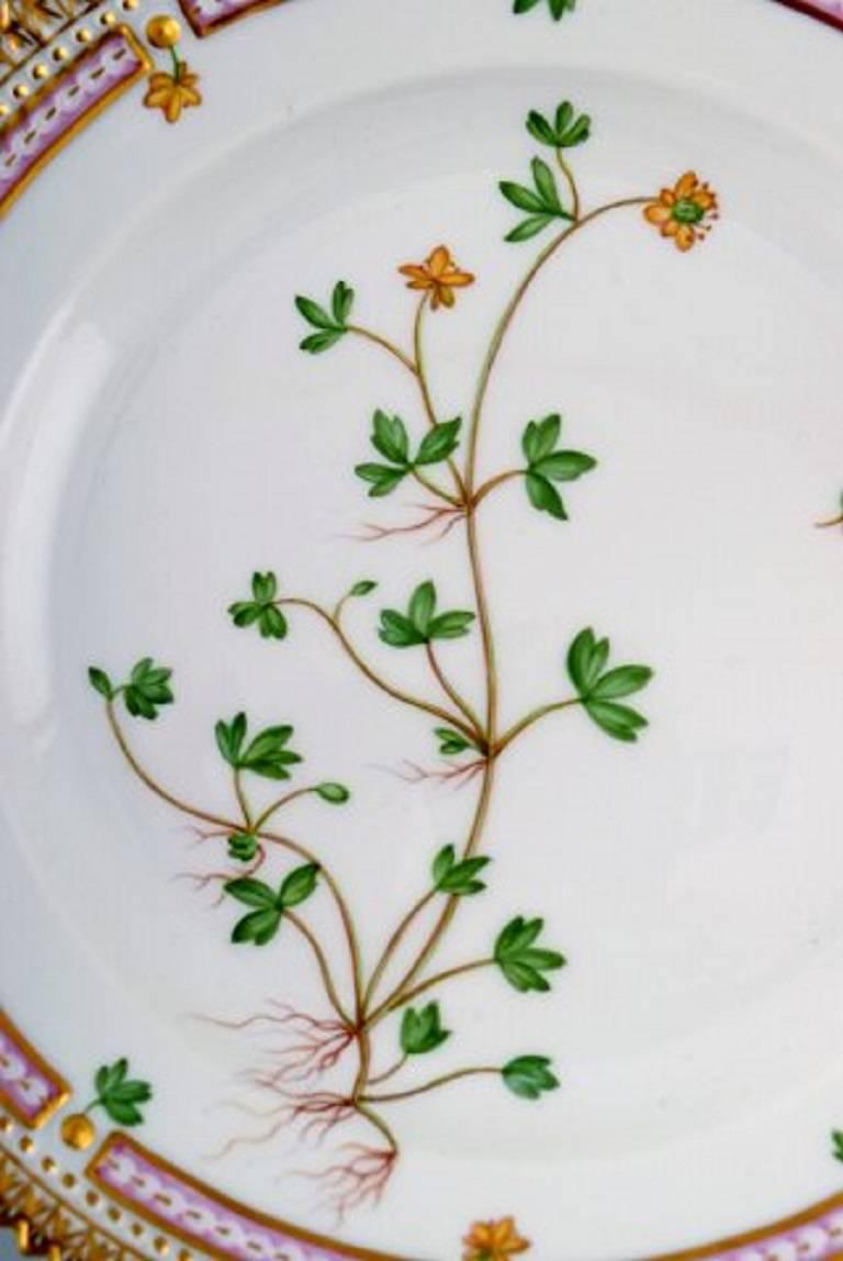 Royal Copenhagen Flora Danica salad plate # 20/3573.
Measures: 19.5 cm.
First factory quality, perfect condition.