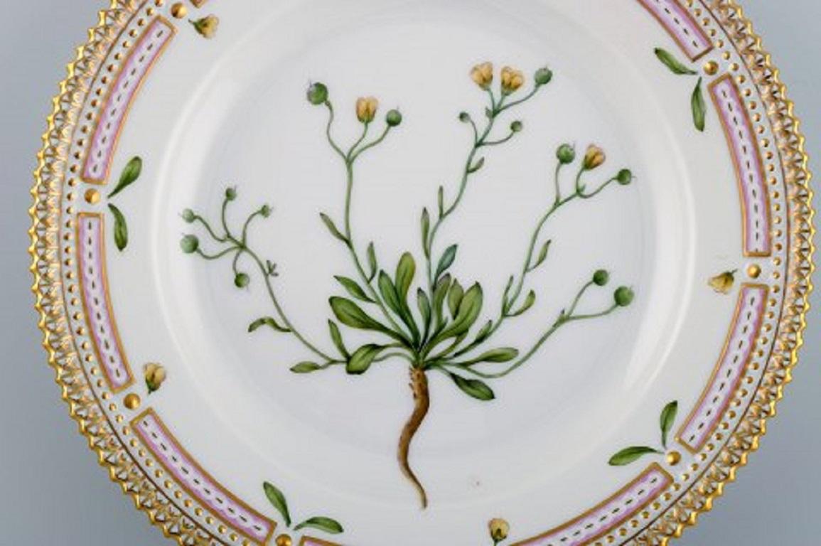 Royal Copenhagen Flora Danica salad plate in hand painted porcelain with flowers and gold decoration. 
Model number 20/3573.
Measure: Diameter 19.5 cm.
In perfect condition.
1st factory quality.
Stamped.