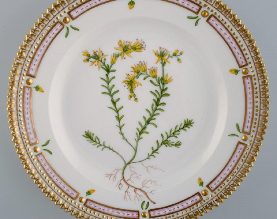 Royal Copenhagen Flora Danica salad plate in hand-painted porcelain with flowers and gold decoration. 
Model number 20/3573.
Diameter: 19.5 cm.
In perfect condition.
1st factory quality.
Stamped.