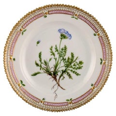 Royal Copenhagen Flora Danica-Salatteller aus handbemaltem Porzellan mit Blumen
