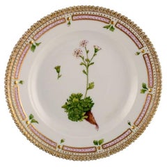 Assiette à salade Flora Danica de Royal Copenhagen en porcelaine peinte à la main avec fleurs