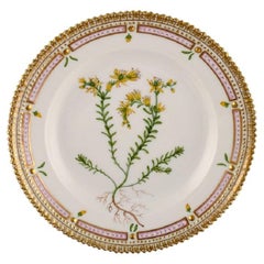 Royal Copenhagen Flora Danica-Salatteller aus handbemaltem Porzellan mit Blumen