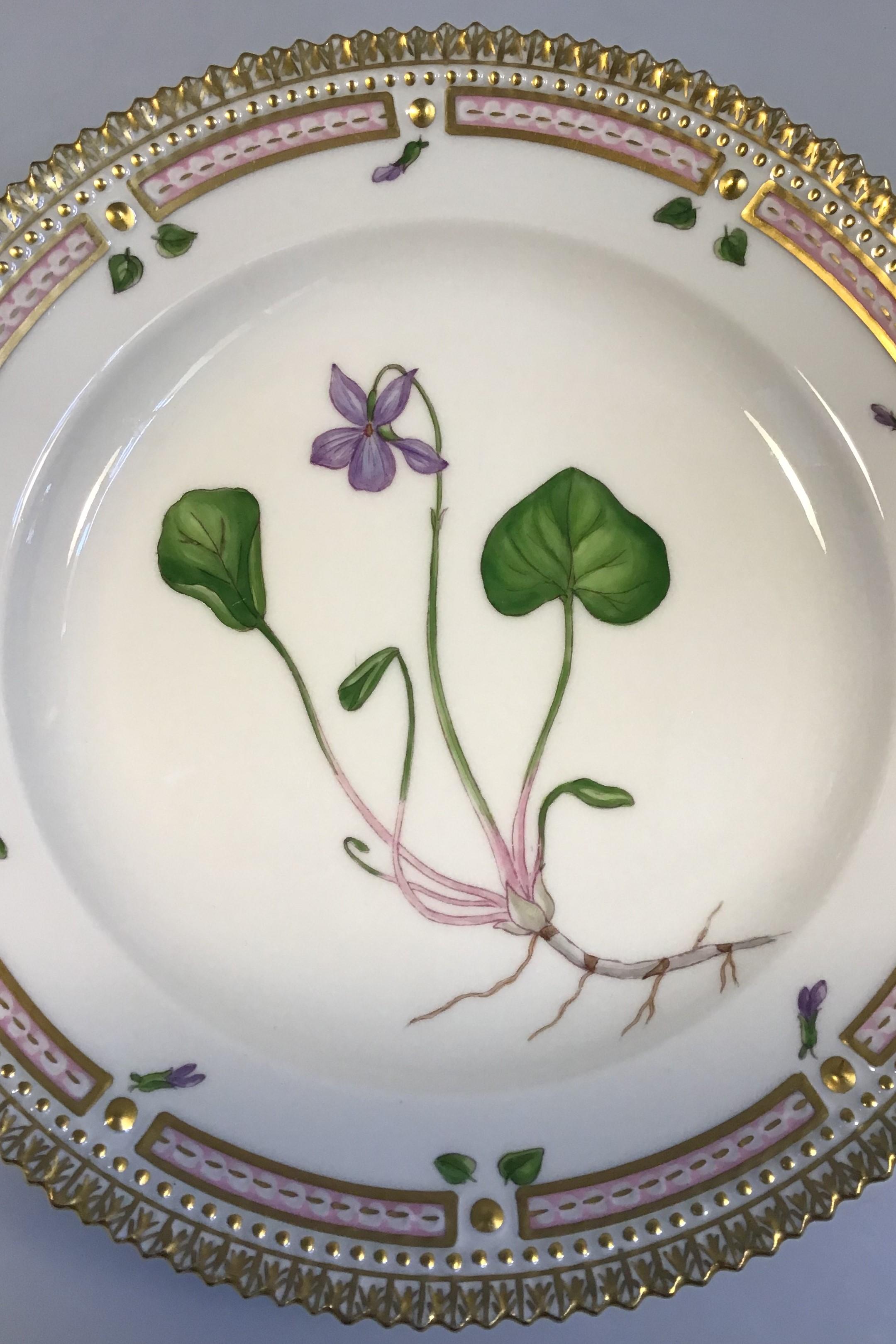 Royal Copenhagen Flora Danica salad plate no 20/3573.

Measures: 19.5 cm (7.67 in)

Latin name: 