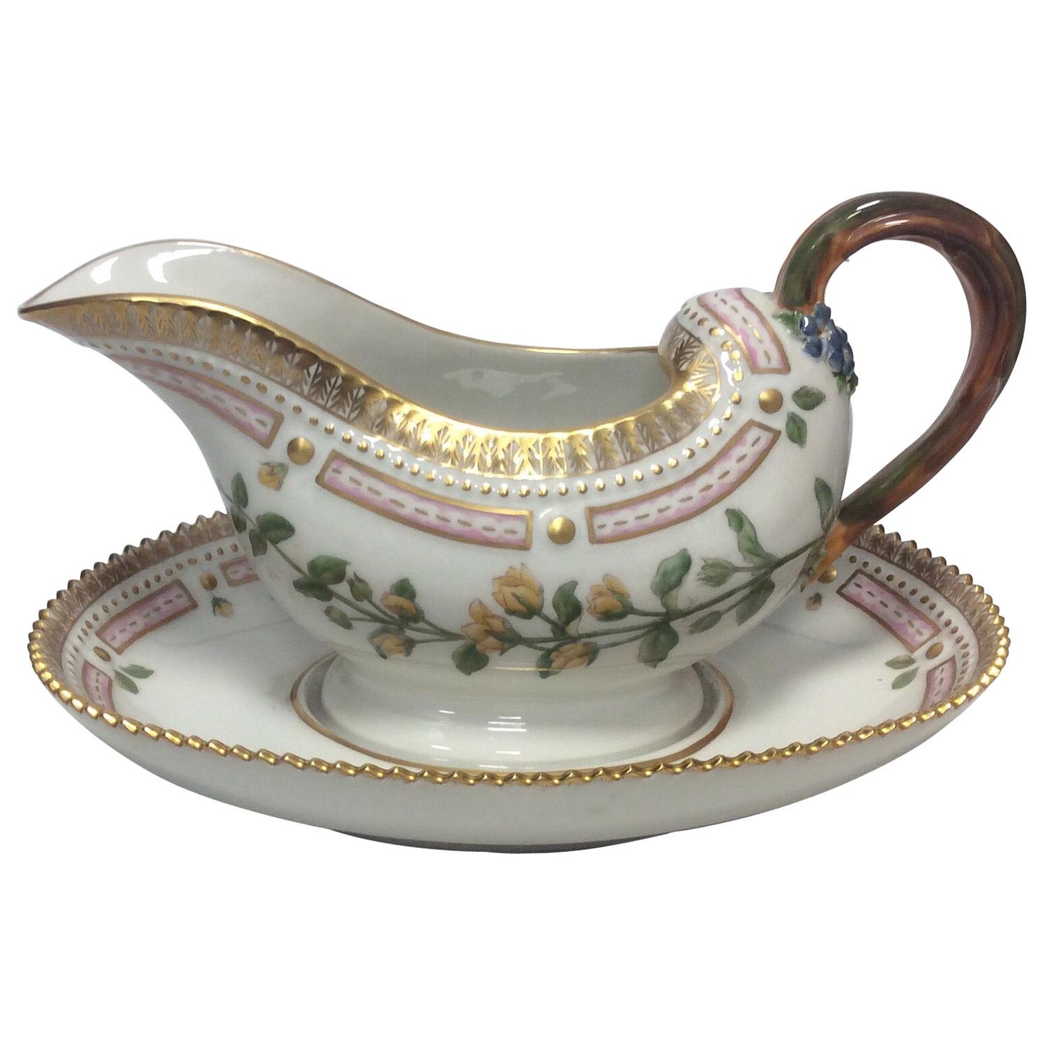 Royal Copenhagen Flora Danica Sauce Boat with Attached Underplate No 20/3556 For Sale