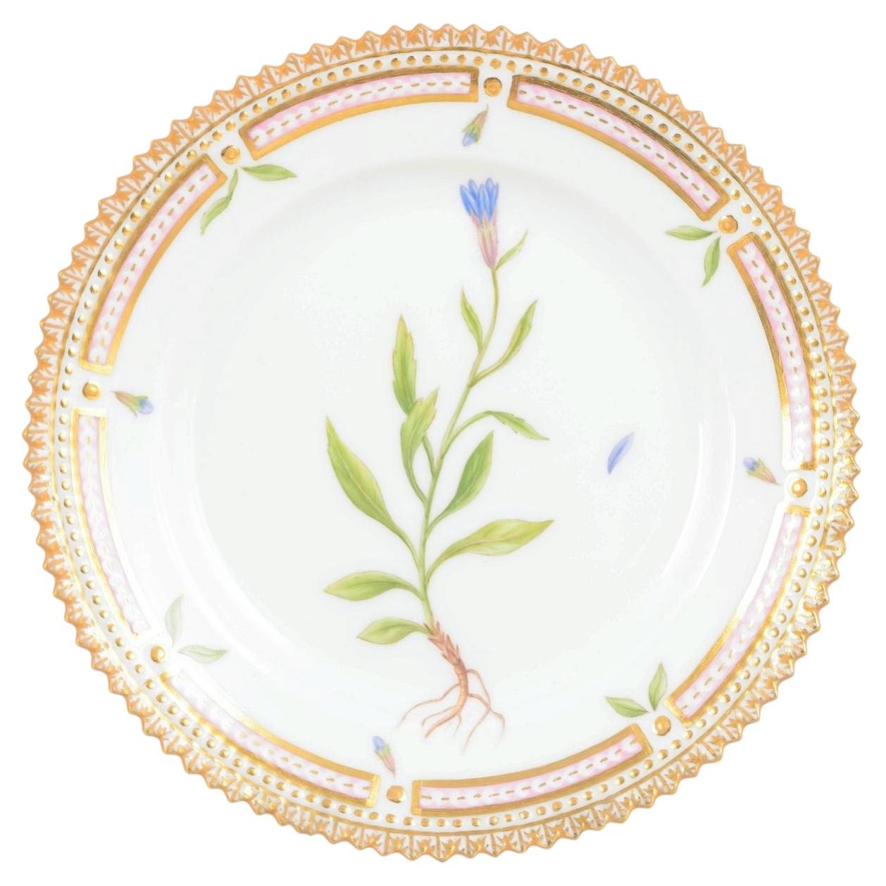 How is porcelain used today?