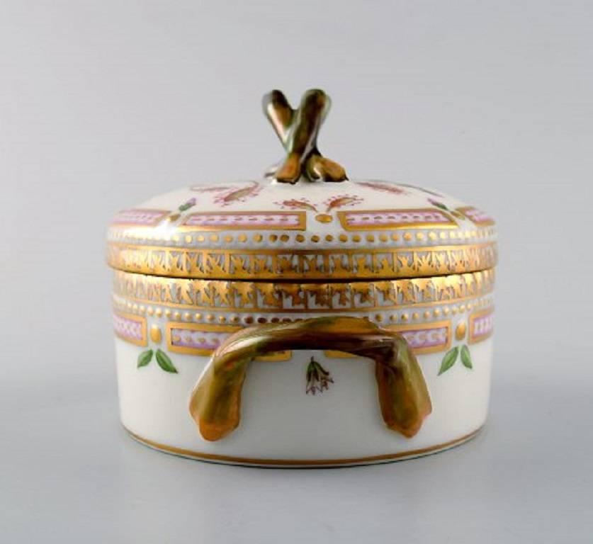 Royal Copenhagen Flora Danica sugar bowl # 20/3502.
Measures 11 cm. x 4.5 cm.
1.factory quality, in perfect condition.