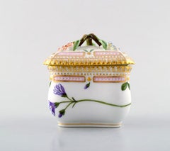 Royal Copenhagen Flora Danica Triangular Cream Cup, Dessin # 20/3575