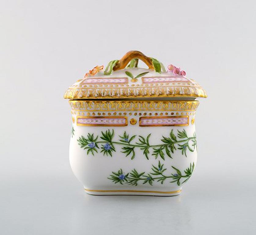 Neoclassical Royal Copenhagen Flora Danica triangular cream cup. Dessin # 20/3575