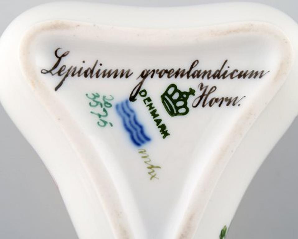 Royal Copenhagen Flora Danica Triangular Cream Cup, Dessin # 20/3575 1