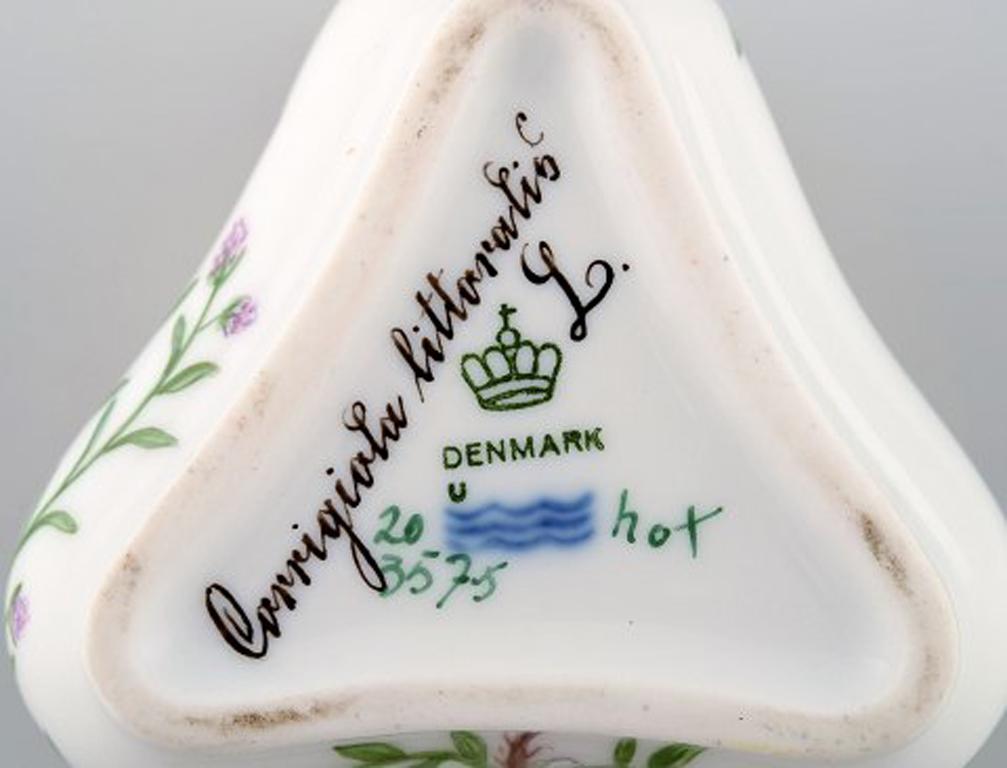 Royal Copenhagen Flora Danica Triangular Cream Cup, Dessin # 20/3575 2